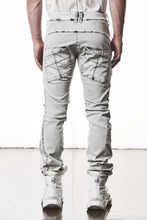画像をギャラリービューアに読み込む, thom/krom SLIM FIT DENIM TROUSERS / ACID BLEECH - SCAR STITCH (LIGHT GREY)