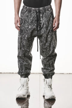 画像をギャラリービューアに読み込む, thom/krom CARGO JOGGER TROUSERS / DYED ORGANIC COTTON (BLACK MARBLE)