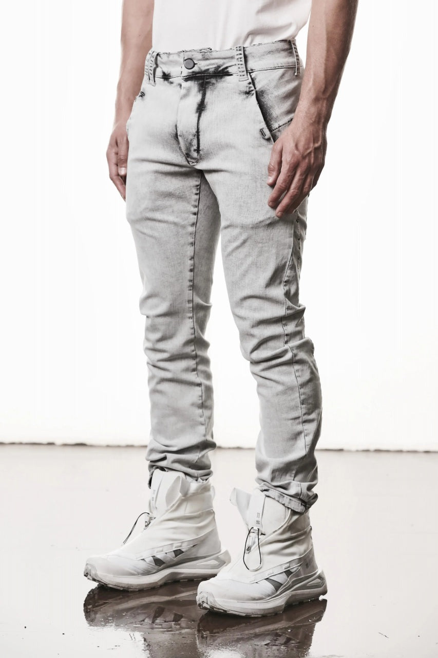 画像をギャラリービューアに読み込む, thom/krom SLIM FIT DENIM TROUSERS / ACID BLEECH - SCAR STITCH (LIGHT GREY)