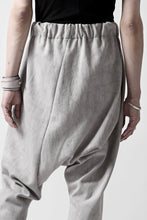 画像をギャラリービューアに読み込む, m.a+ exclusive hand painted elastic waist low crotch 2 pocket pants / P571-HP/JM4 (CARBON)