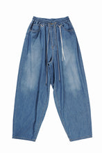 Load image into Gallery viewer, mastermind JAPAN WIDE EASY TROUSERS / LIGHT SMOOTH DENIM (INDIGO)
