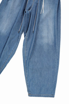 Load image into Gallery viewer, mastermind JAPAN WIDE EASY TROUSERS / LIGHT SMOOTH DENIM (INDIGO)