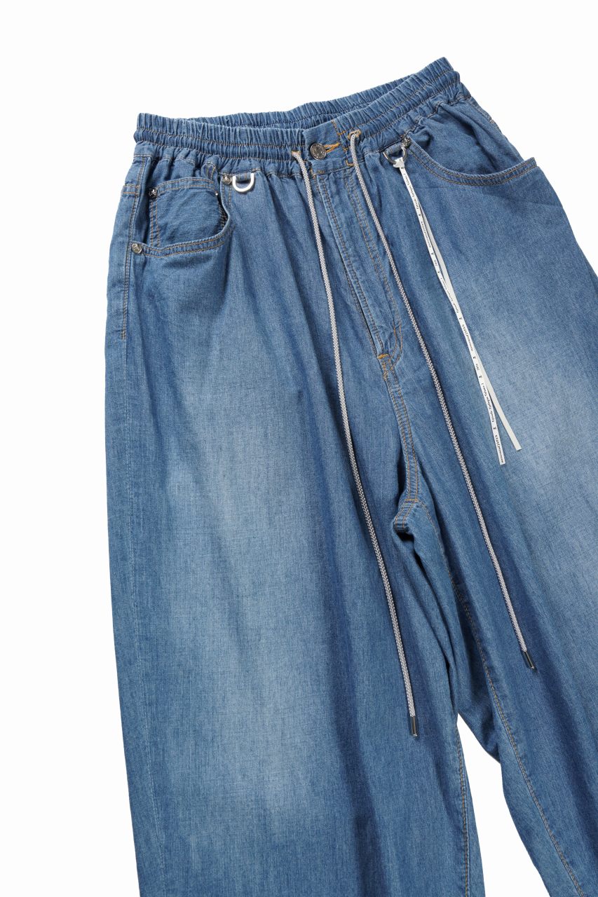 Load image into Gallery viewer, mastermind JAPAN WIDE EASY TROUSERS / LIGHT SMOOTH DENIM (INDIGO)
