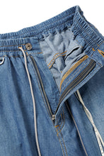 Load image into Gallery viewer, mastermind JAPAN WIDE EASY TROUSERS / LIGHT SMOOTH DENIM (INDIGO)