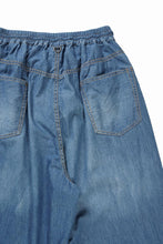 Load image into Gallery viewer, mastermind JAPAN WIDE EASY TROUSERS / LIGHT SMOOTH DENIM (INDIGO)