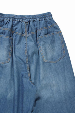 Load image into Gallery viewer, mastermind JAPAN WIDE EASY TROUSERS / LIGHT SMOOTH DENIM (INDIGO)