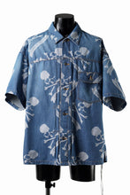 Load image into Gallery viewer, MASTERMIND WORLD ALOHA SS DENIM SHIRT (INDIGO)