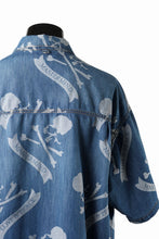 Load image into Gallery viewer, MASTERMIND WORLD ALOHA SS DENIM SHIRT (INDIGO)