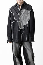 画像をギャラリービューアに読み込む, Feng Chen Wang RAW EDGE PATCHWORK DENIM SHIRT JACKET (BLACK)