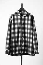 Load image into Gallery viewer, 【SAMPLE】A.F ARTEFACT SNAPPED OVER SHIRT / OMBRE FLANNEL (BLACK x WHITE)