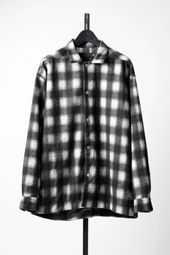 Load image into Gallery viewer, 【SAMPLE】A.F ARTEFACT SNAPPED OVER SHIRT / OMBRE FLANNEL (BLACK x WHITE)