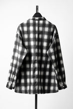 Load image into Gallery viewer, 【SAMPLE】A.F ARTEFACT SNAPPED OVER SHIRT / OMBRE FLANNEL (BLACK x WHITE)