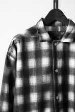 Load image into Gallery viewer, 【SAMPLE】A.F ARTEFACT SNAPPED OVER SHIRT / OMBRE FLANNEL (BLACK x WHITE)