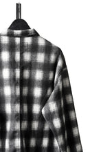 Load image into Gallery viewer, 【SAMPLE】A.F ARTEFACT SNAPPED OVER SHIRT / OMBRE FLANNEL (BLACK x WHITE)