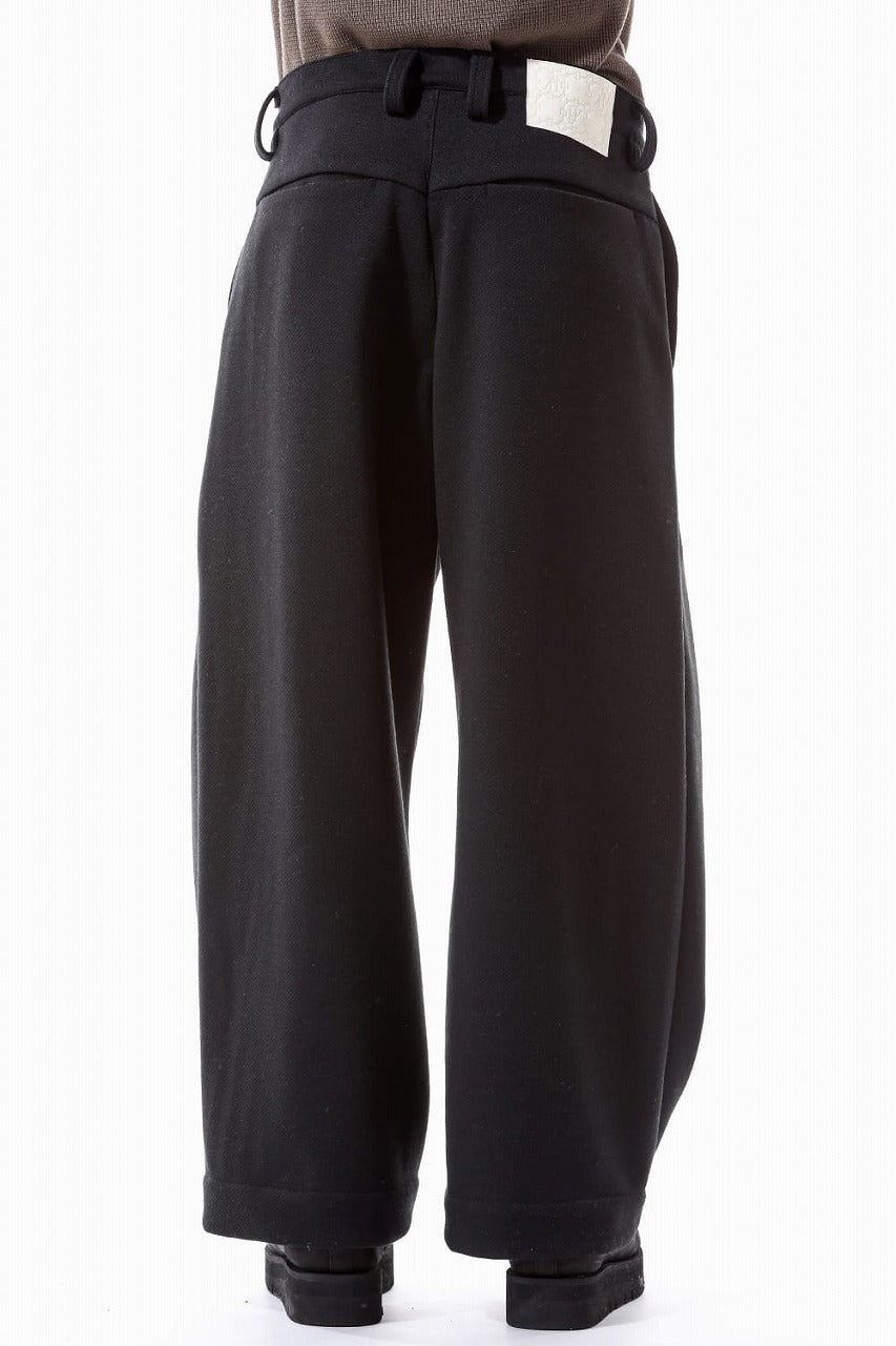 A.F ARTEFACT TUCK WIDE TROUSERS / KNITTED WOOLY TWILL (BLACK)