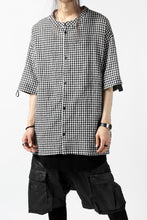 画像をギャラリービューアに読み込む, A.F ARTEFACT &quot;MINIMAL&quot; ROUND-NECK CHECK SHIRT (BLACK x WHITE)