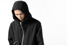 画像をギャラリービューアに読み込む, thomkrom RADICAL ZIP-POC HOODED JACKET (BLACK)