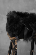Load image into Gallery viewer, incarnation SHEEP SHEARLING MOUTON SCARF (BLACK×BLACK)