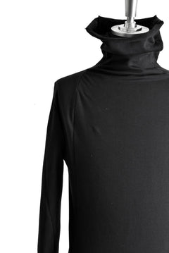 Load image into Gallery viewer, LEON EMANUEL BLANCK FORCED TURTLE NECK SWEATER / SMOOTH JERSEY (BLACK)