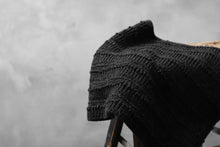 Load image into Gallery viewer, forme d&#39;expression Laddered Knit Warmer (Anthracite)