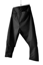Load image into Gallery viewer, N/07 &quot;MAUSK Detail&quot; 3-DIMENSION CURVE CROPPED PANTS (BLACK)