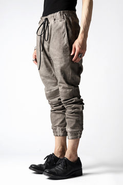 Load image into Gallery viewer, A.F ARTEFACT LOWCROTCH JOGGER PANTS / DENIM COLD DYE (BEIGE)