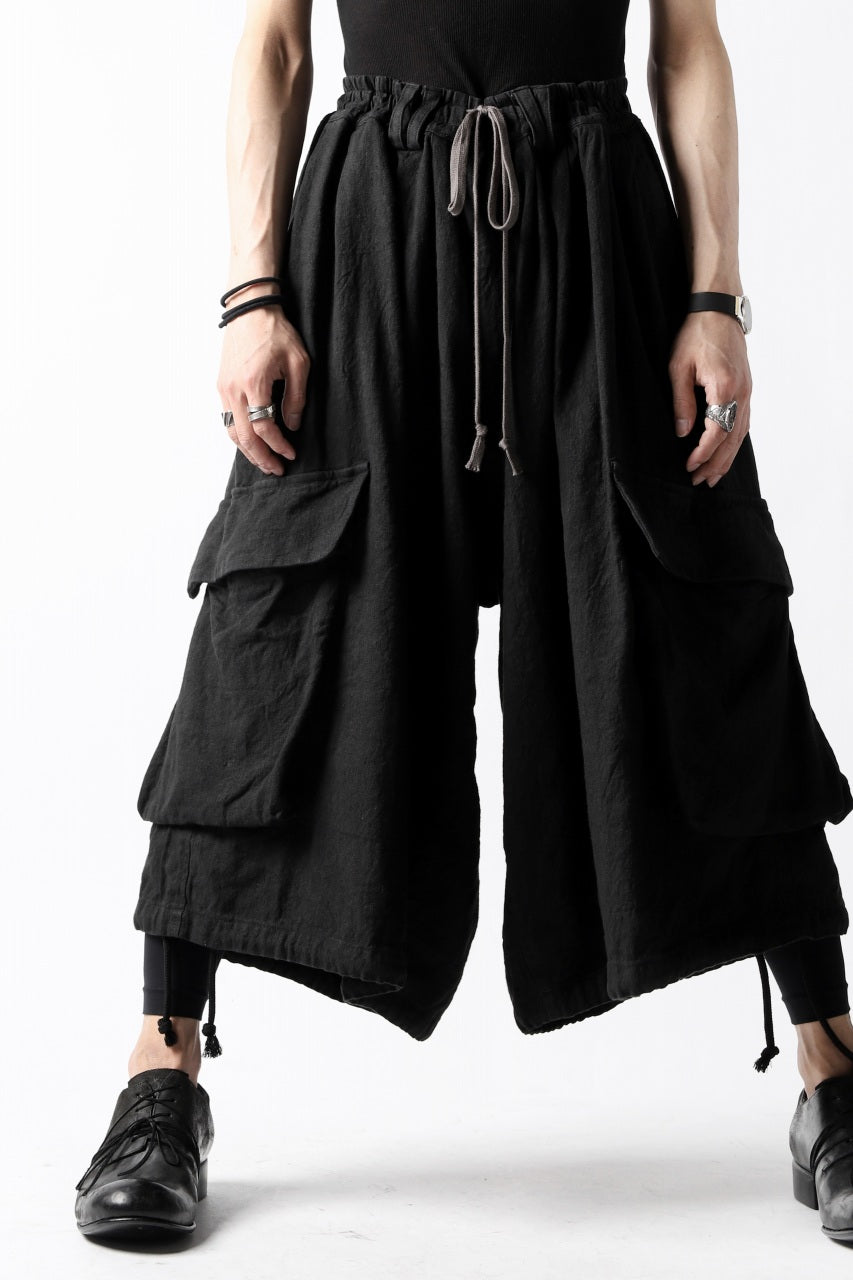 Load image into Gallery viewer, A.F ARTEFACT DRAWSTRING-HEM WIDE CARGO PANTS (BLACK)