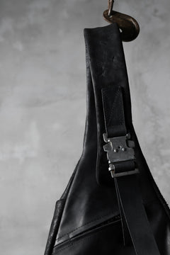 Load image into Gallery viewer, ierib exclusive One Shoulder Bag / horsebutt + nicolas italy vachetta (BLACK)