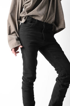 Load image into Gallery viewer, VERSUCHSKIND &quot;TIGHT&quot; RAW WASH DENIM / DEEP BLACK