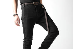 Load image into Gallery viewer, thomkrom OVER LOCKED SLIM TROUSERS / FADE STRETCH DENIM (BLACK)
