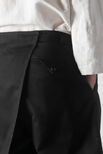 画像をギャラリービューアに読み込む, KAZUYUKI KUMAGAI 2Tuck Trouser Style Short Pants / Compact Cotton Twill (BLACK)