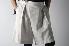 Load image into Gallery viewer, KAZUYUKI KUMAGAI Wrap Wide Shorts / Strong Twist C/Li Ox (WHITE)
