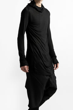 Load image into Gallery viewer, LEON EMANUEL BLANCK DISTORTION HOODY LONG SLEEVE TOP / BAMBOO JERSEY (BLACK)