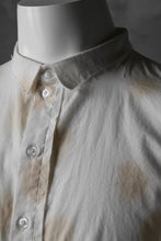 画像をギャラリービューアに読み込む, Aleksandr Manamis Raw Hallf Collar Shirt / Tea Stain Dot