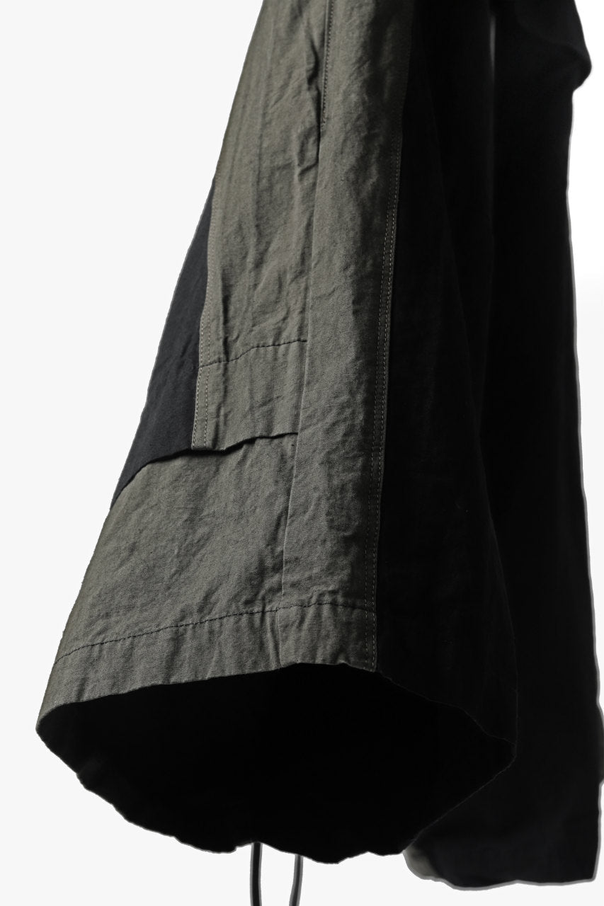 Load image into Gallery viewer, A.F ARTEFACT COMPOSITE PANEL SHORT PANTS / BLEND FABRICS (BLACK x KHAKI)