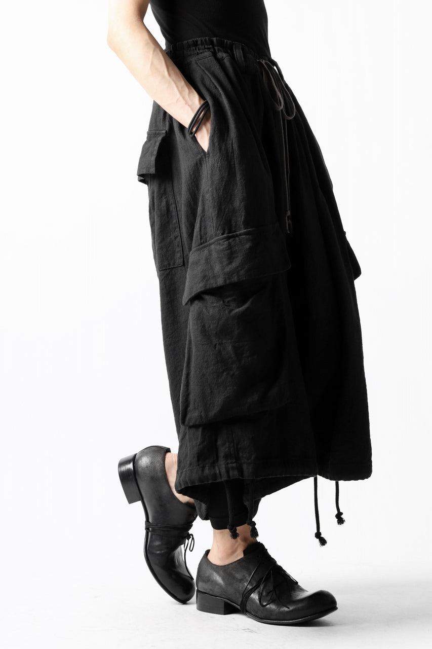 A.F ARTEFACT DRAWSTRING-HEM WIDE CARGO PANTS (BLACK)