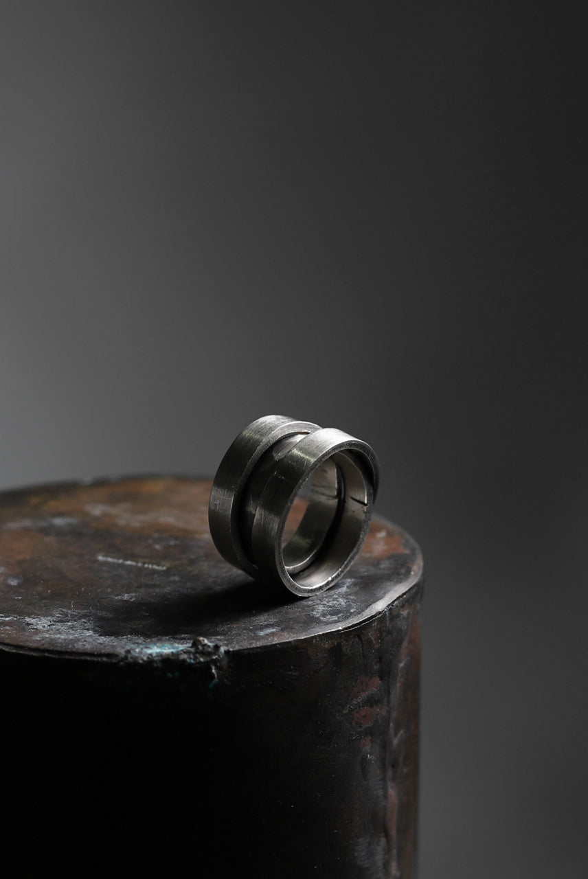 画像をギャラリービューアに読み込む, Holzpuppe Triple banded silver ring with unique texture