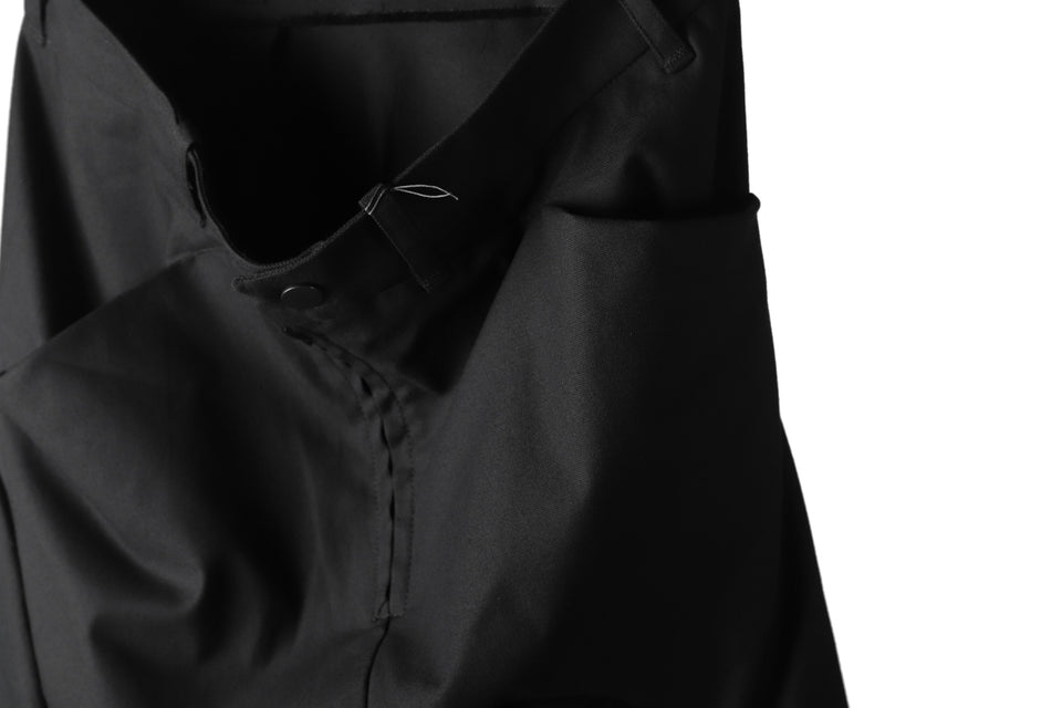 Load image into Gallery viewer, LEON EMANUEL BLANCK DISTORTION DROP CROTCH SHORTS / STRETCH COTTON TWILL (BLACK)