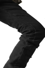 Load image into Gallery viewer, VERSUCHSKIND &quot;TIGHT&quot; RAW WASH DENIM / DEEP BLACK