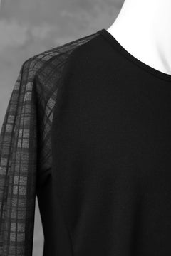 Load image into Gallery viewer, A.F ARTEFACT exclusive BomberHEAT® PLAID RAGLAN TOPS (BLACK×GREY)