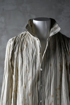 画像をギャラリービューアに読み込む, Aleksandr Manamis High Collar Stripe Shirt / Tea Stain Dyed