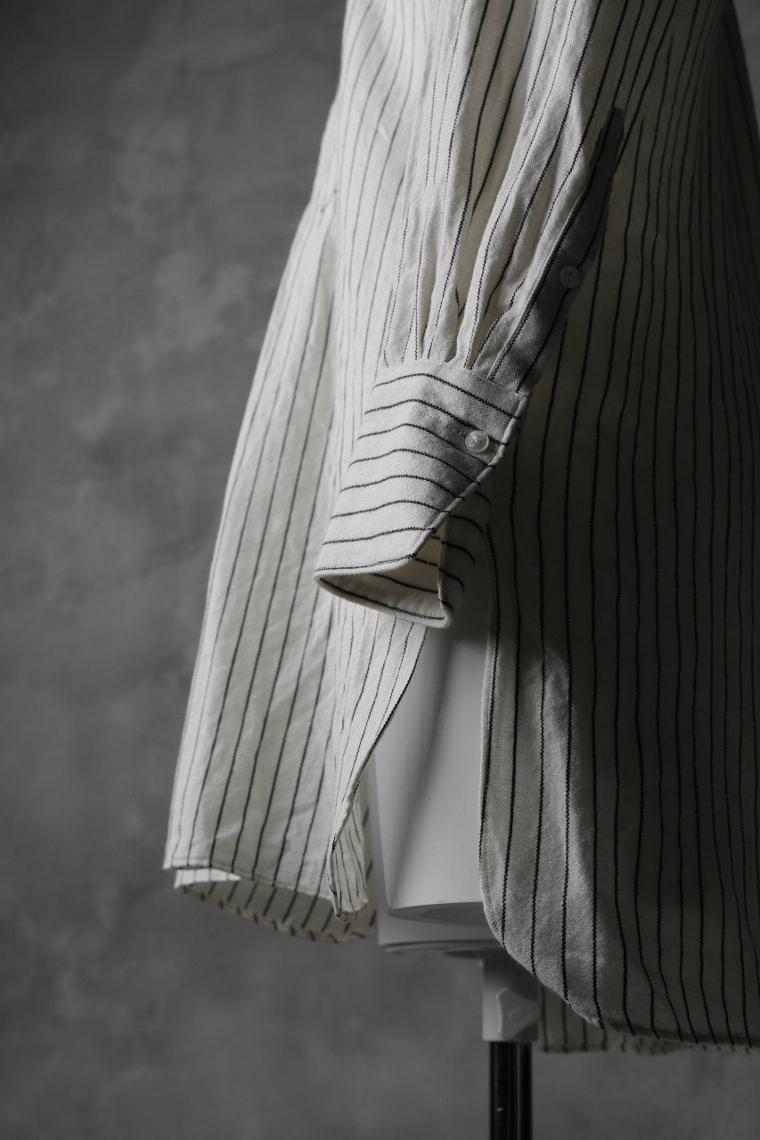 Load image into Gallery viewer, sus-sous band collar shirt / W52L48 Herringbone stripe (NATURAL×NAVY)
