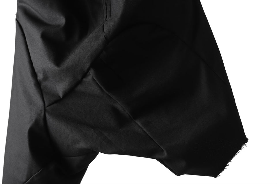 Load image into Gallery viewer, LEON EMANUEL BLANCK DISTORTION DROP CROTCH SHORTS / STRETCH COTTON TWILL (BLACK)