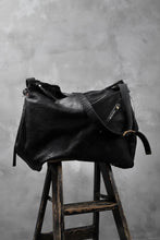 画像をギャラリービューアに読み込む, ierib x LOOM exclusive DR shoulder bag / oiled horse and bull (BLACK)