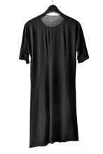 Load image into Gallery viewer, LEON EMANUEL BLANCK DISTORTION FITTED T / STABLE COTTON JERSEY (BLACK)