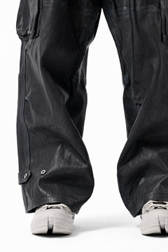 Load image into Gallery viewer, ISAMU KATAYAMA BACKLASH CARGO PANTS / GOAT LEATHER (GARMENT+SPRAY DYED / BLACK)
