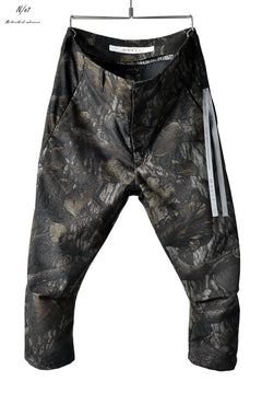 Load image into Gallery viewer, N/07 &quot;MAUSK Detail&quot; 3-DIMENSION CURVE CROPPED PANTS (DARK CAMOUFLAGE)