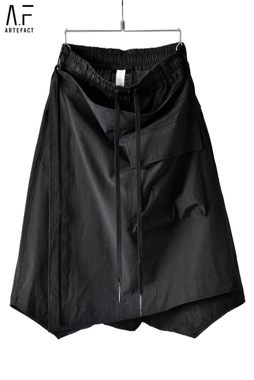 Load image into Gallery viewer, A.F ARTEFACT WRAP CARGO DETAIL SARROUEL SHORTS (BLACK)
