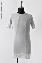 Load image into Gallery viewer, LEON EMANUEL BLANCK DISTORTION FITTED T / STABLE COTTON JERSEY (LIGHT GREY)