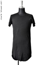 Load image into Gallery viewer, LEON EMANUEL BLANCK DISTORTION CURVED T / LUCENT LINEN JERSEY (BLACK)
